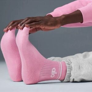 🩷 ALO UNISEX HALF CREW THROWBACK SOCKS SWEET PINK / WHITE LIMITED EDITION